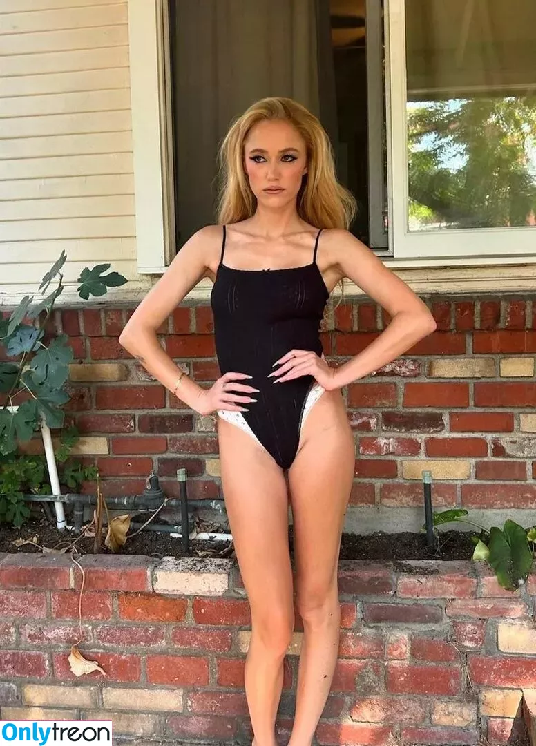Maika Monroe голая photo #0163 (maikamonroe)