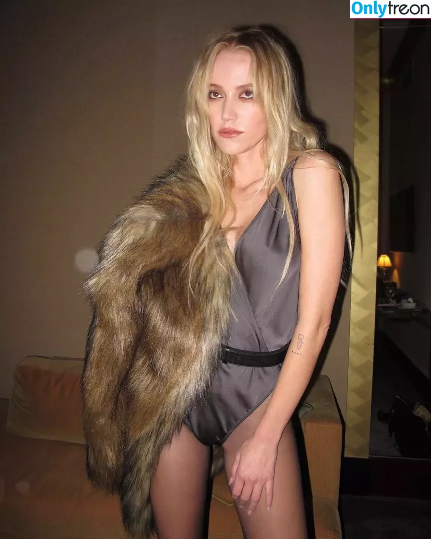 Maika Monroe голая photo #0234 (maikamonroe)