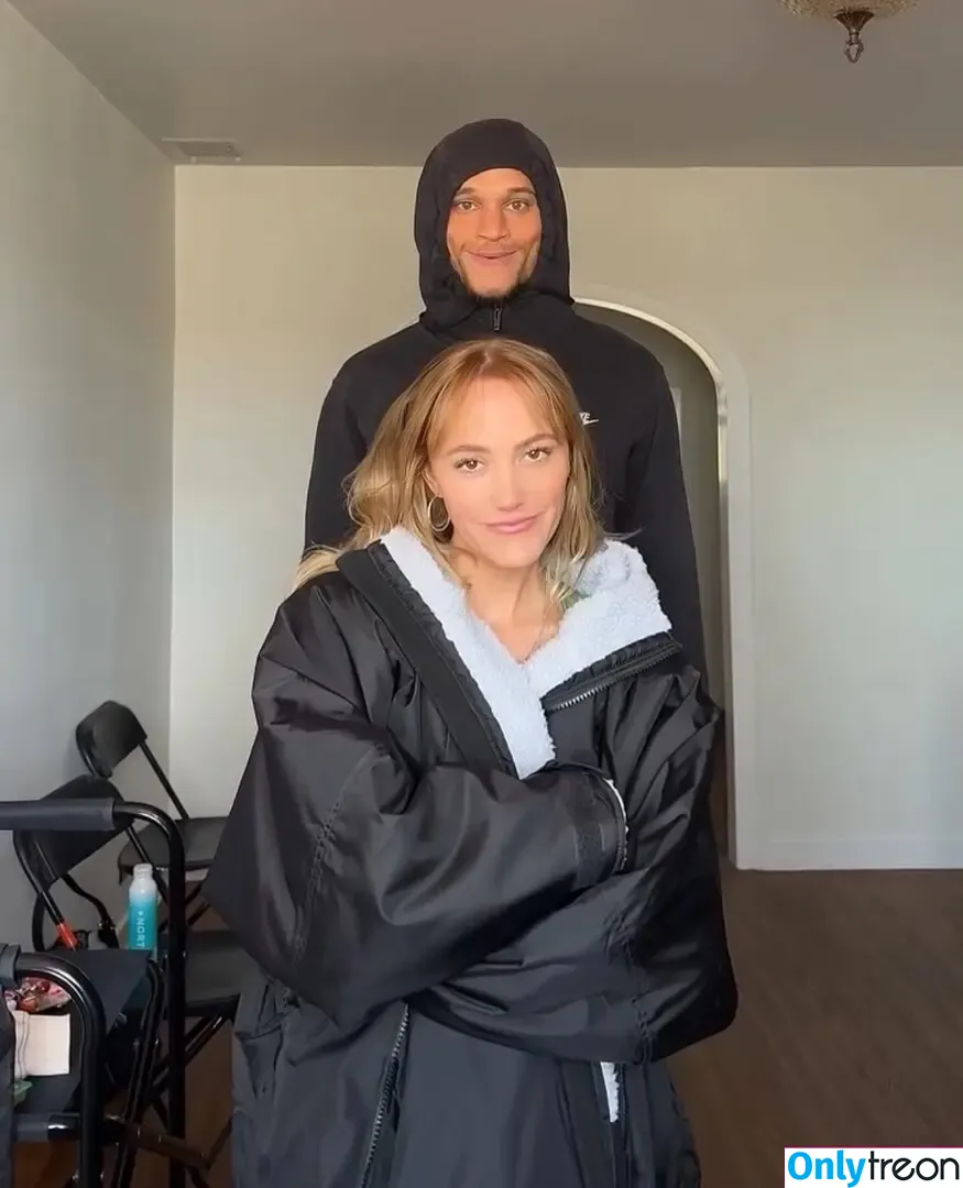Maika Monroe голая photo #0285 (maikamonroe)