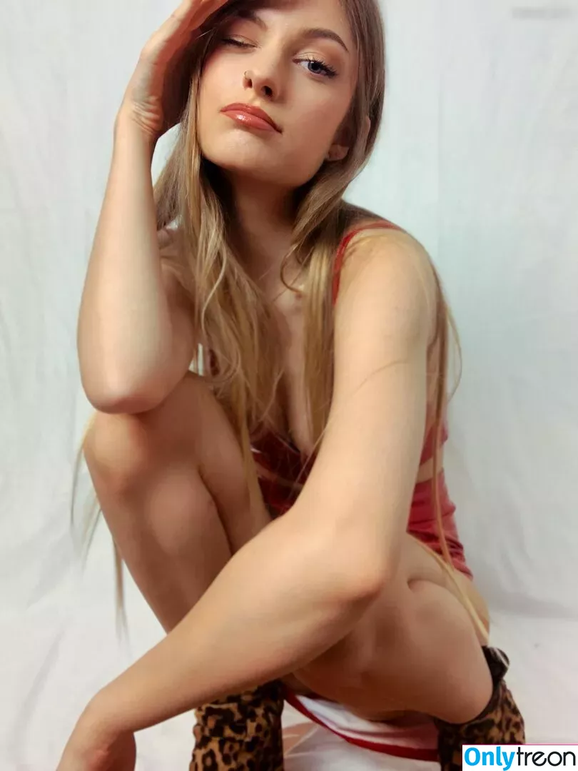 maikeelenna nude photo #0159 (maiku / skyress_vip)