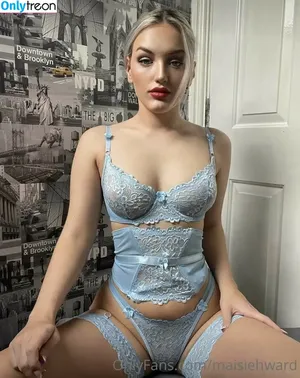 Maisie Houlding Ward / maisiehouldingward / maisiehouldingward1 nude photo #0009