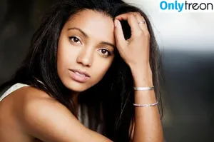 Maisie Richardson-Sellers / maisiersellers фото голая #0014