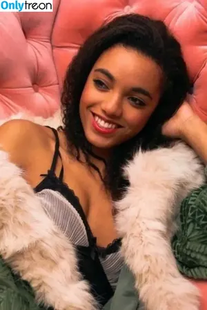 Maisie Richardson-Sellers / maisiersellers nude photo #0021