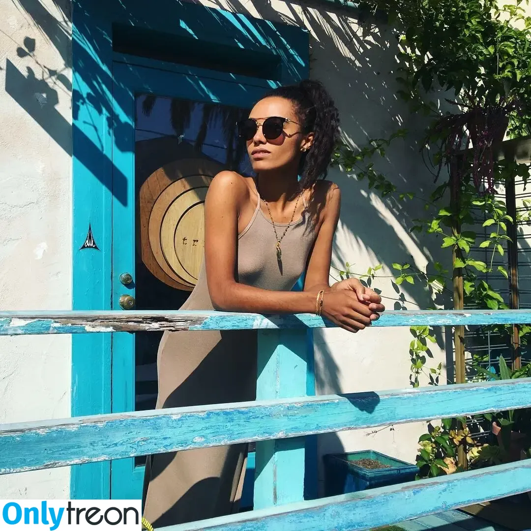 Maisie Richardson-Sellers голая photo #0024 (maisiersellers)