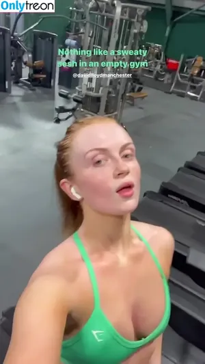 Maisie Smith / maisiesmithofficial nude photo #0524