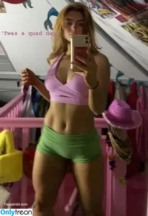 Maisie Smith / maisiesmithofficial nude photo #0746