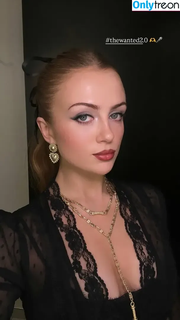 Maisie Smith голая photo #0783 (maisiesmithofficial)