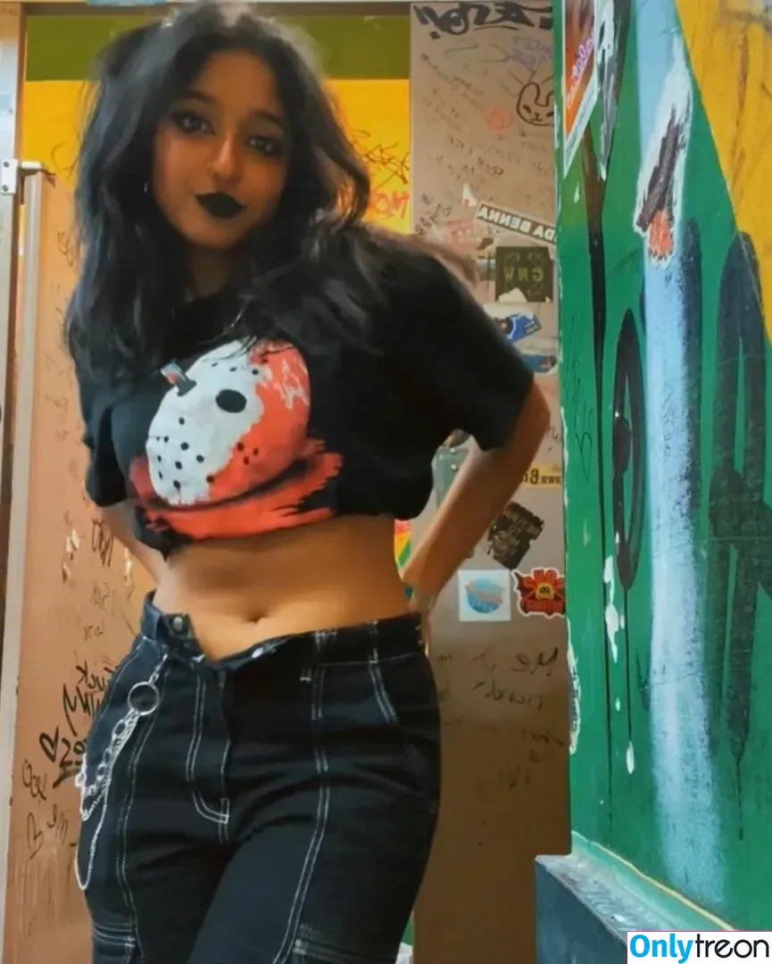 Maitreyi Ramakrishnan nude photo #0048 (maitreyiramakrishnan / ramakrishnannn)
