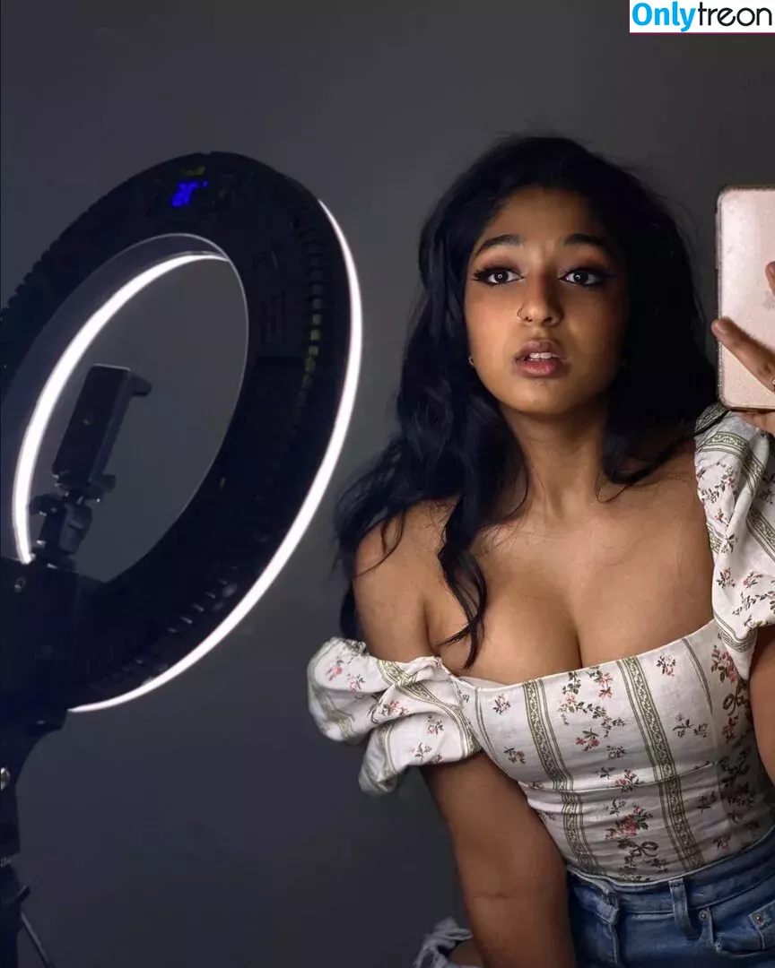 Maitreyi Ramakrishnan nude photo #0150 (maitreyiramakrishnan / ramakrishnannn)