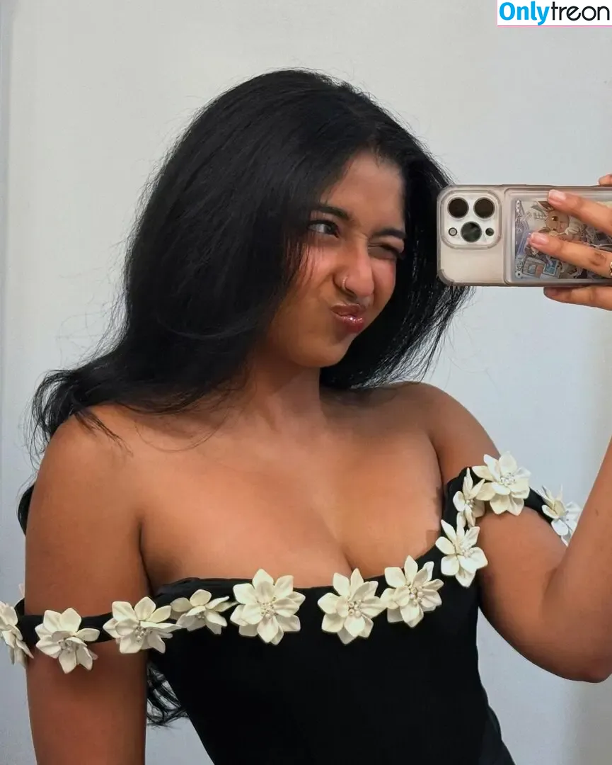 Maitreyi Ramakrishnan nude photo #0192 (maitreyiramakrishnan / ramakrishnannn)