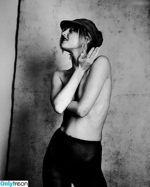 Maja Manczak / majamanczak nude photo #0014