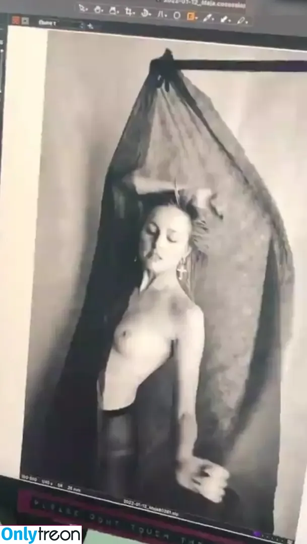 Maja Manczak nude photo #0005 (majamanczak)