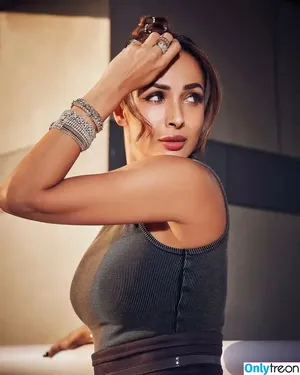 Malaika Arora / malaikaaroraofficial nude photo #0089