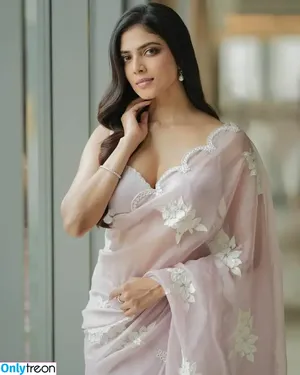 Malavika Mohanan / malavikamohanan_ фото голая #0001