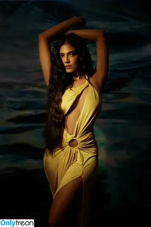 Malavika Mohanan / malavikamohanan_ фото голая #0004