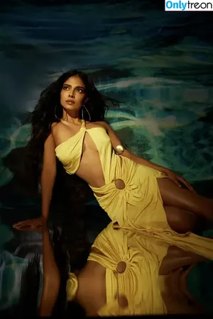 Malavika Mohanan / malavikamohanan_ фото голая #0008