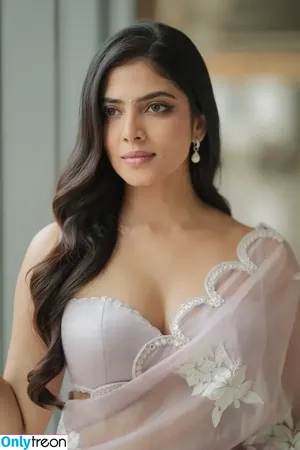Malavika Mohanan / malavikamohanan_ фото голая #0012