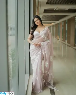 Malavika Mohanan / malavikamohanan_ фото голая #0017