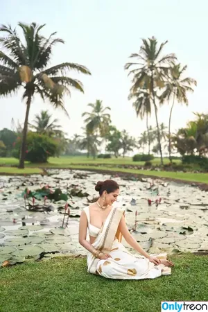 Malavika Mohanan / malavikamohanan_ фото голая #0037