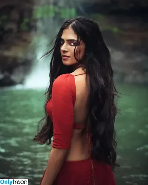 Malavika Mohanan / malavikamohanan_ фото голая #0044
