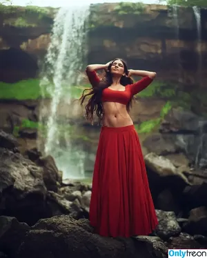 Malavika Mohanan / malavikamohanan_ nude photo #0047