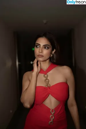 Malavika Mohanan / malavikamohanan_ nude photo #0064