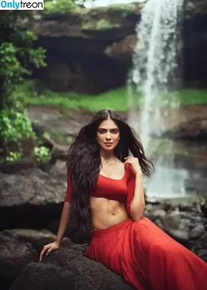 Malavika Mohanan / malavikamohanan_ фото голая #0072