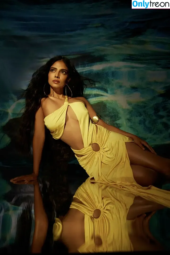Malavika Mohanan nude photo #0008 (malavikamohanan_)