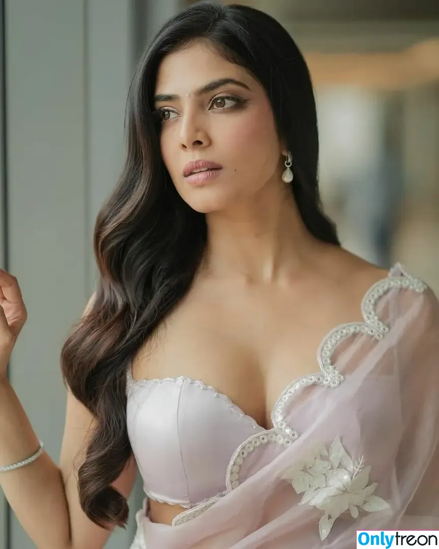 Malavika Mohanan голая photo #0018 (malavikamohanan_)