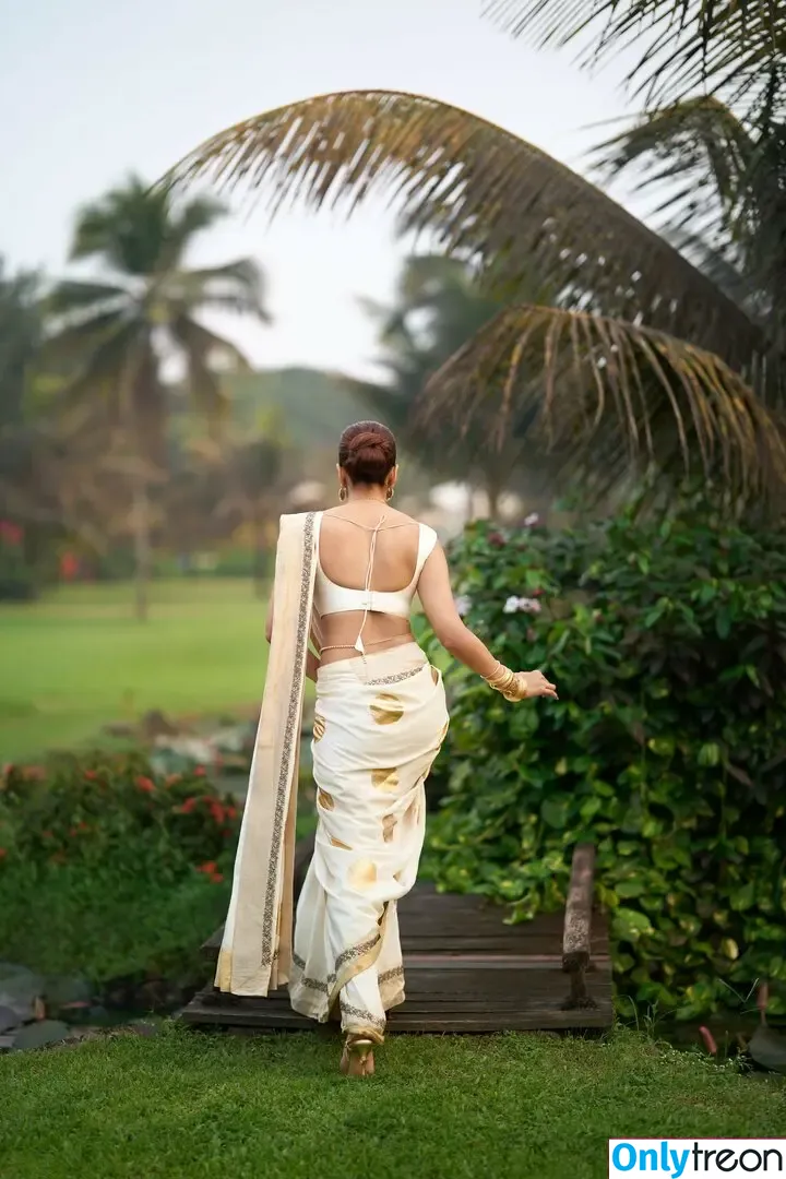 Malavika Mohanan голая photo #0038 (malavikamohanan_)