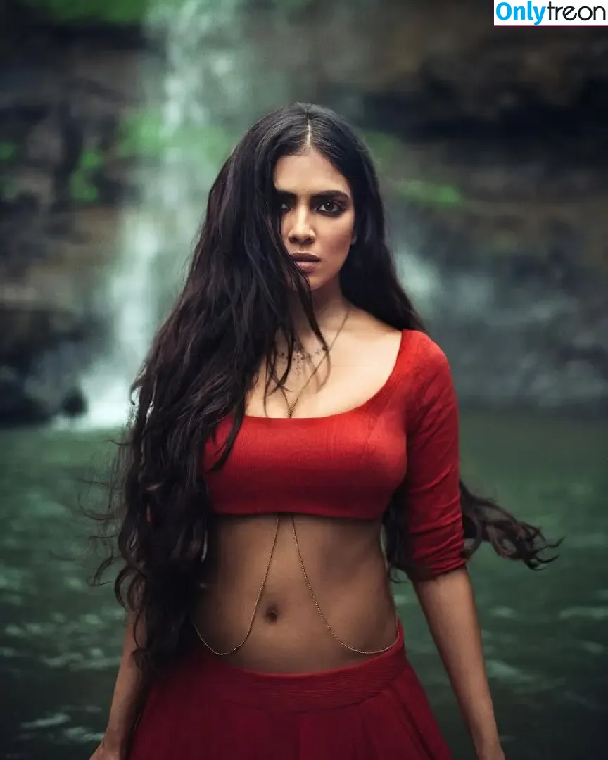Malavika Mohanan голая photo #0046 (malavikamohanan_)