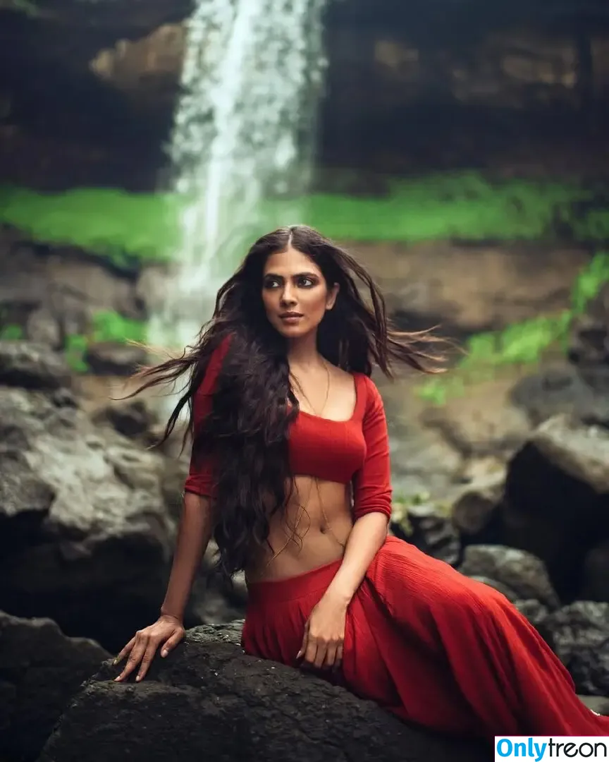 Malavika Mohanan nude photo #0049 (malavikamohanan_)