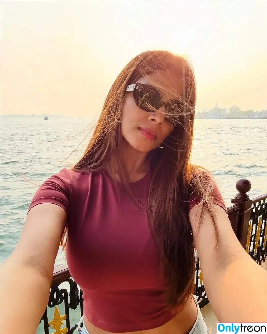 Malavika Mohanan голая photo #0051 (malavikamohanan_)