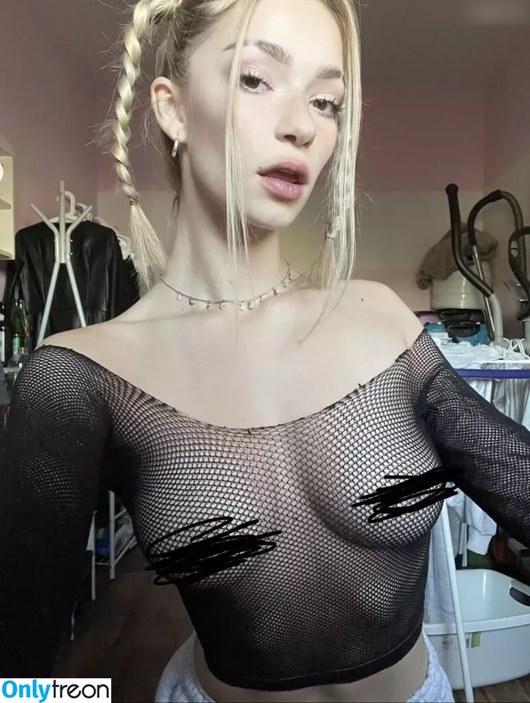 Malisplayroom nude photo #0090 (mali.adeem)