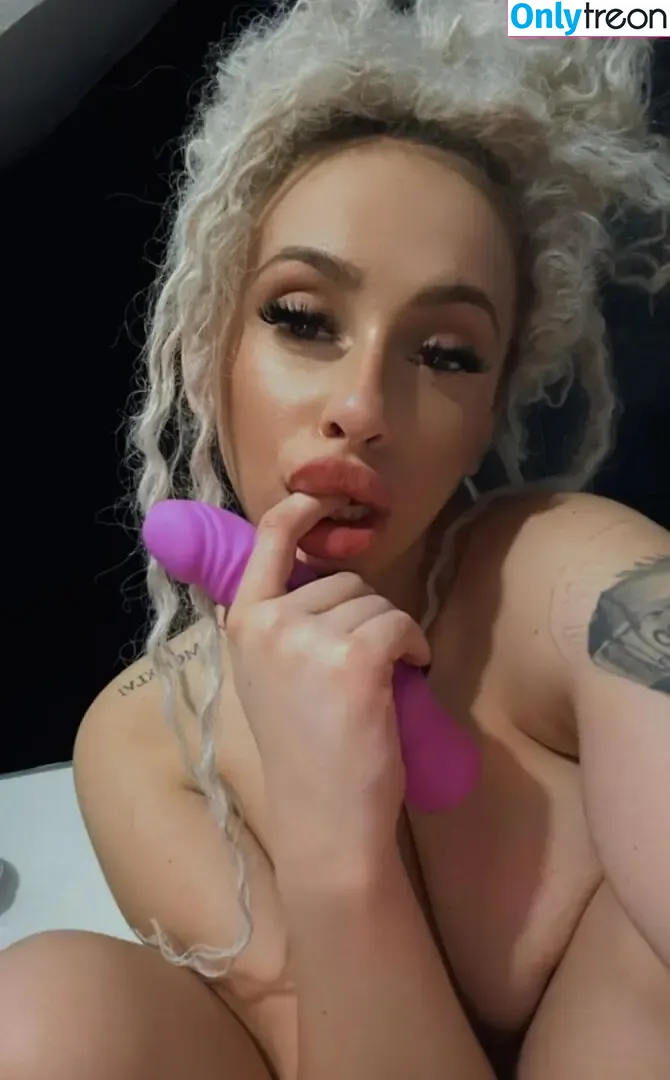 _malkata_e_mnogo_ludaaa nude photo #0001 (ani_armani_ / annavasileva69)