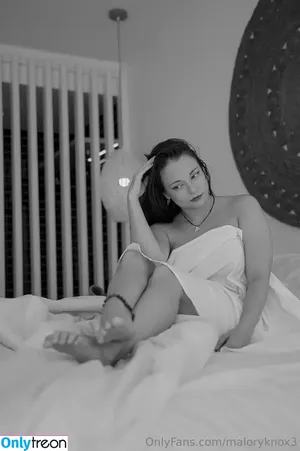 maloryknox3 / malory_knox nude photo #0003