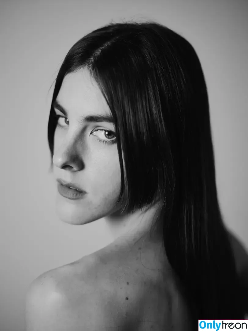 Malvina Meinier голая photo #0004 (malvina.mrcds / malvinaa / mercedes.baby)