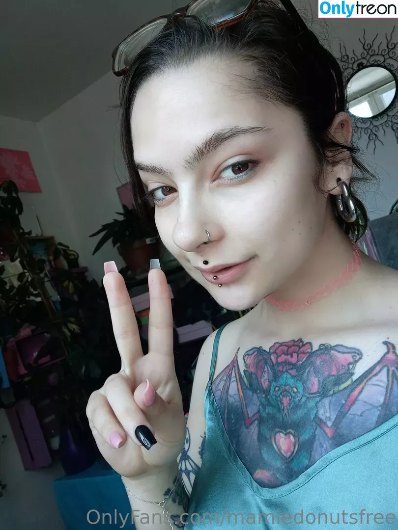 mamiedonutsfree nude photo #0019 (mamiedonutsfree)