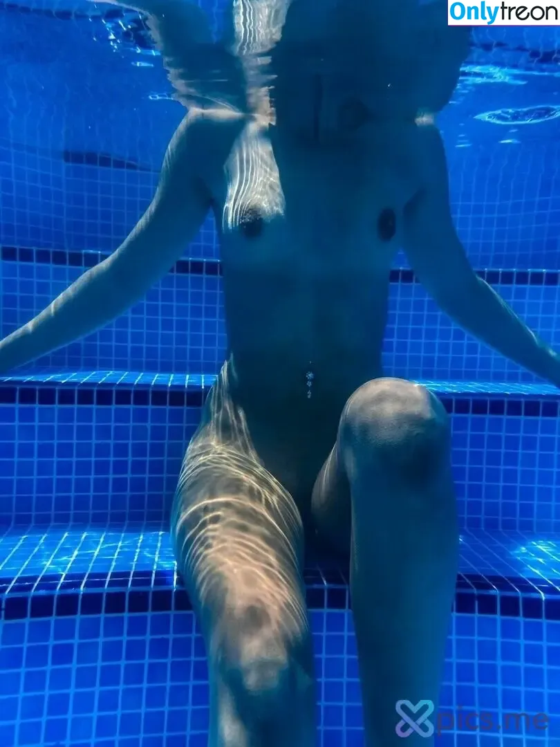 Mangostückchen nude photo #0021 (Mangostückchen)
