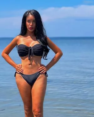 Manika Corpuz / corpuzmanika / tsmanika фото голая #0043