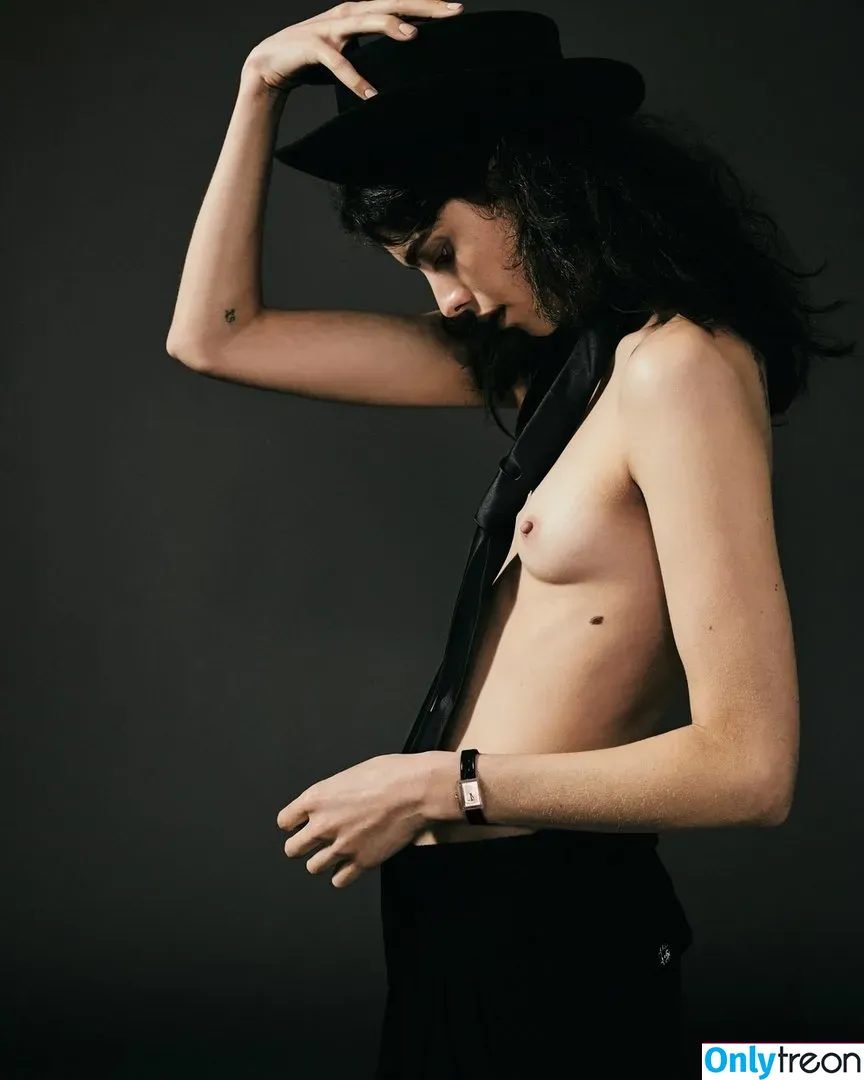 Margaret Qualley nude photo #0091 (margaretqualley)