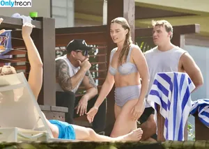 Margot Robbie / margotrobbieofficial nude photo #3490