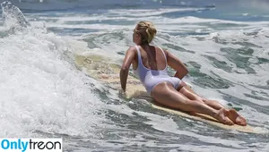Margot Robbie / margotrobbieofficial nude photo #3513
