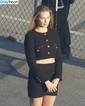 Margot Robbie / margotrobbieofficial nude photo #3531