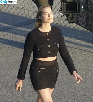 Margot Robbie / margotrobbieofficial nude photo #3534