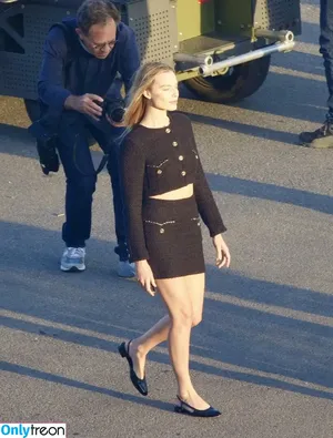 Margot Robbie / margotrobbieofficial nude photo #3539