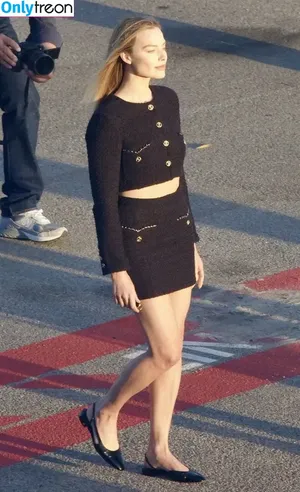 Margot Robbie / margotrobbieofficial nude photo #3540