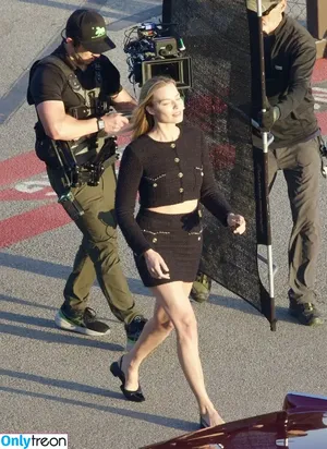 Margot Robbie / margotrobbieofficial nude photo #3541