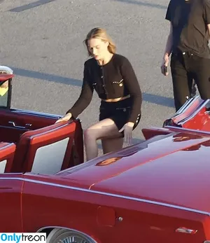 Margot Robbie / margotrobbieofficial nude photo #3548
