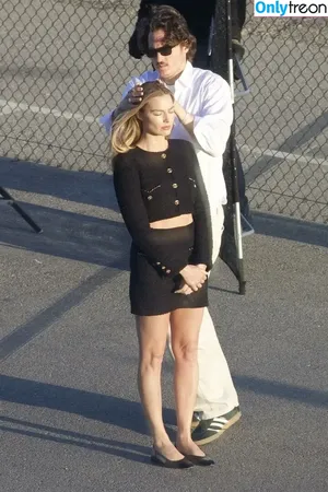 Margot Robbie / margotrobbieofficial nude photo #3570